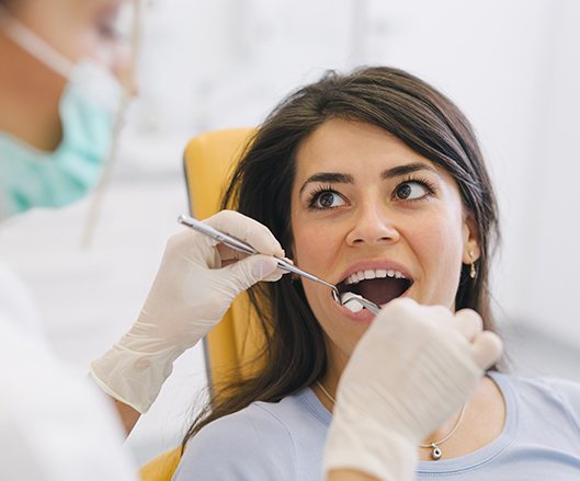 Dentist performing wisdom tooth extraction